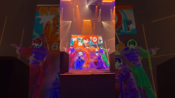 ぴょんぴょんしながら移動するアイドルが息ぴったりで可愛すぎる💕 【人生逆転ルーレット】　#shorts #ライブ映像