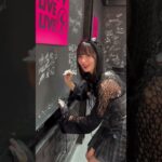 サインを書く乃木坂46の人たち