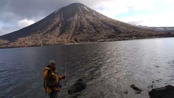 こんにちわ🤗初の中禅寺湖で🎣🐟トラウトフィッシングです40年前の夢を叶えました✌️🤗まさかほんまに中禅寺湖でルアー付けてロッド振れるとは感無量です😅嬉しいですありがとう🙇😀🥰2025.4.9
