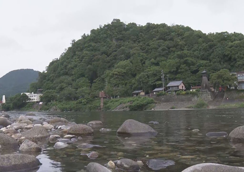 長良川で1人でアユ釣り中に流されたか 50代くらいの男性が救助されるも心肺停止 岐阜・美濃市の「美濃橋」から約400メートル下流